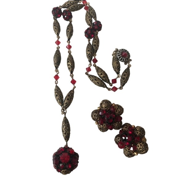 1950s Vintage Brass FILIGREE and RED glass rhinestones - Picture 2 of 6